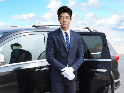 恭敬等候 热情友好