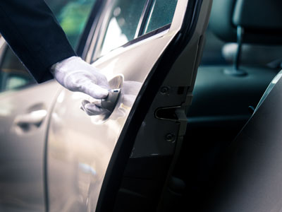 开车门 服务暖心